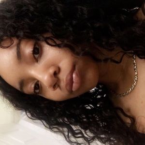 Meet your Posher, Adriana